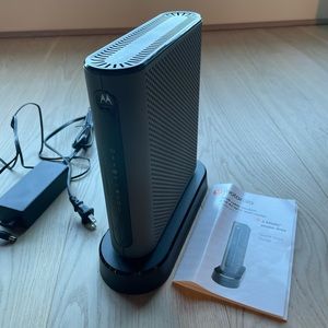 Motorola Cable modem wifi router + 2 phone lines MT7711. Compatible with xfinity